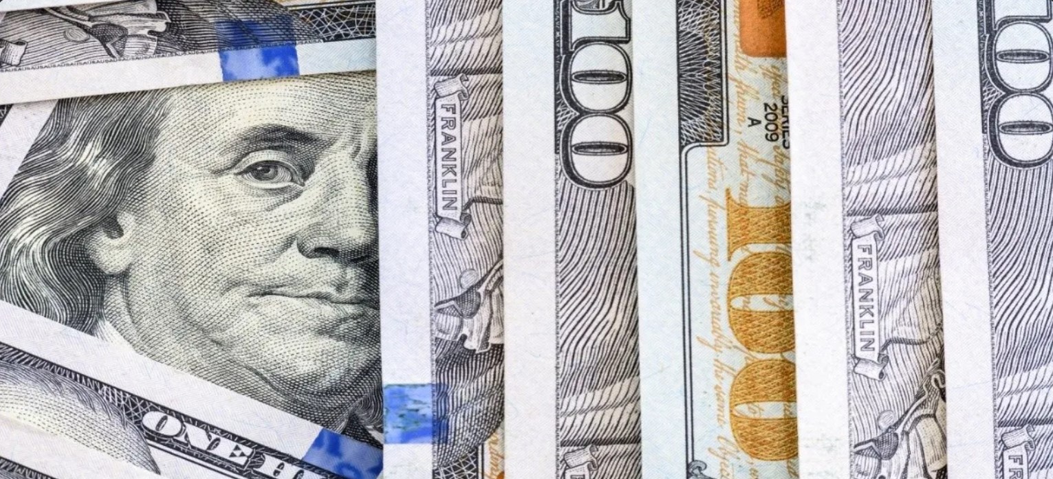 El 1 de enero de 2026 entró en vigor el cobro de 1% de impuesto a las remesas desde Estados Unidos